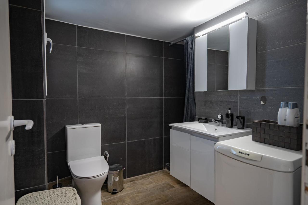 Dimotiko Theatro Metro St. 1 Bedroom 4 Pers. Flat Пирей Экстерьер фото